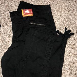 black cargo capri pants